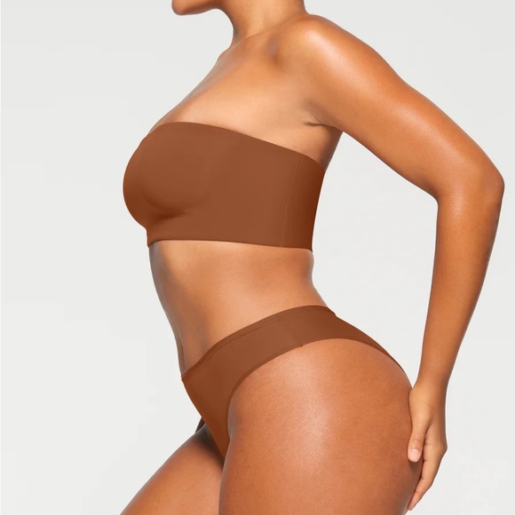 NWOT SKIMS FITS EVERYBODY BANDEAU. Size XS - Picture 4 of 8